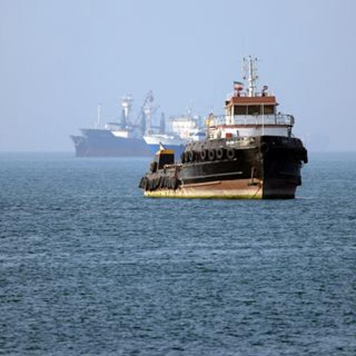 Iran and U.S. Exchange Fire in Strait of Hormuz
