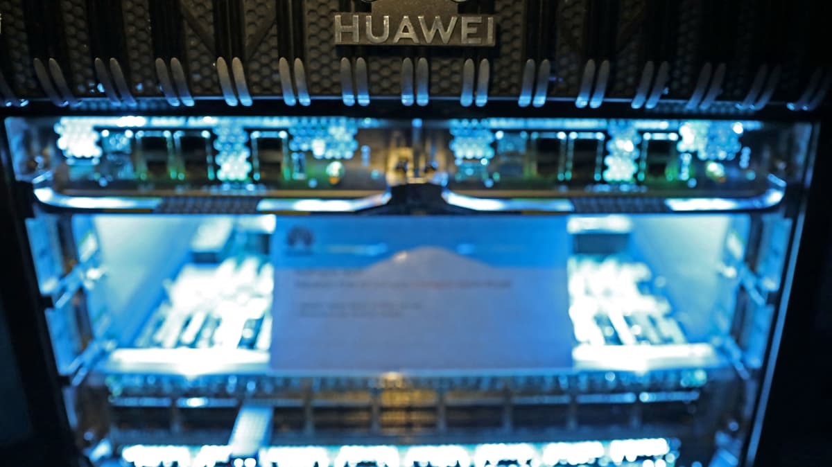 US Communications Regulator Targets Chinese Tech for Security Risks