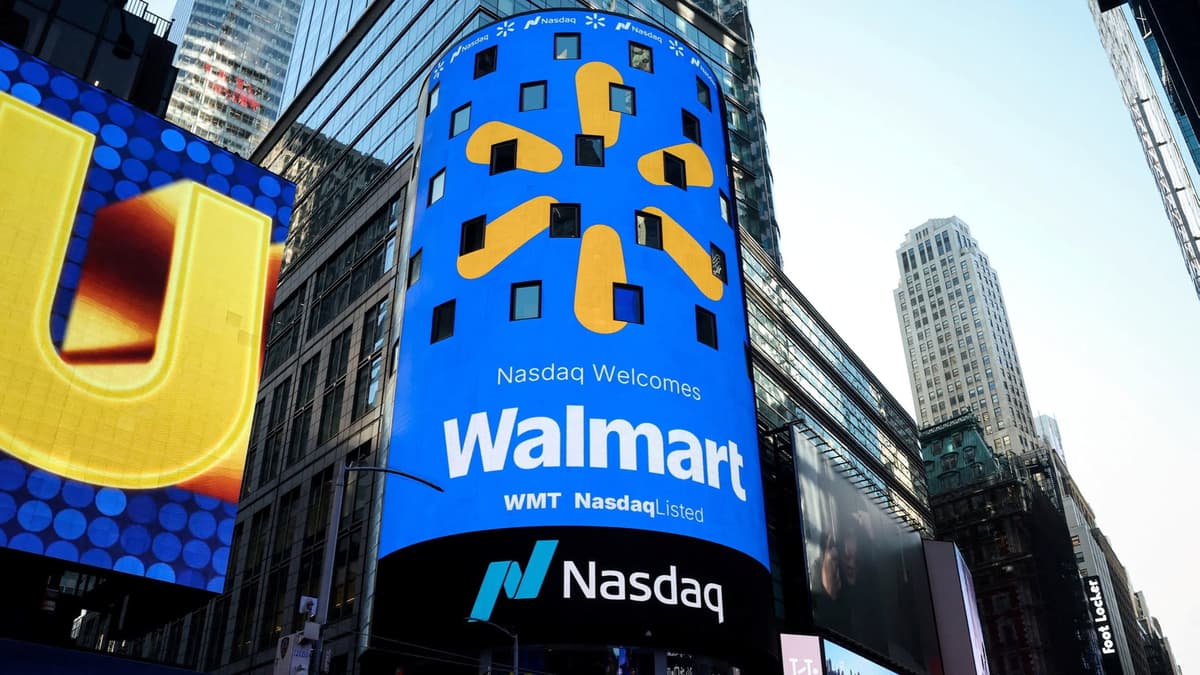 Walmart Loses Sales Crown to Amazon Despite Record Revenues