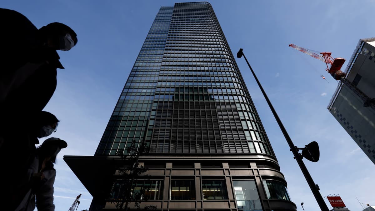 Berkshire Hathaway Ties up with Japanese Non‑life Insurer in First Japan Investment