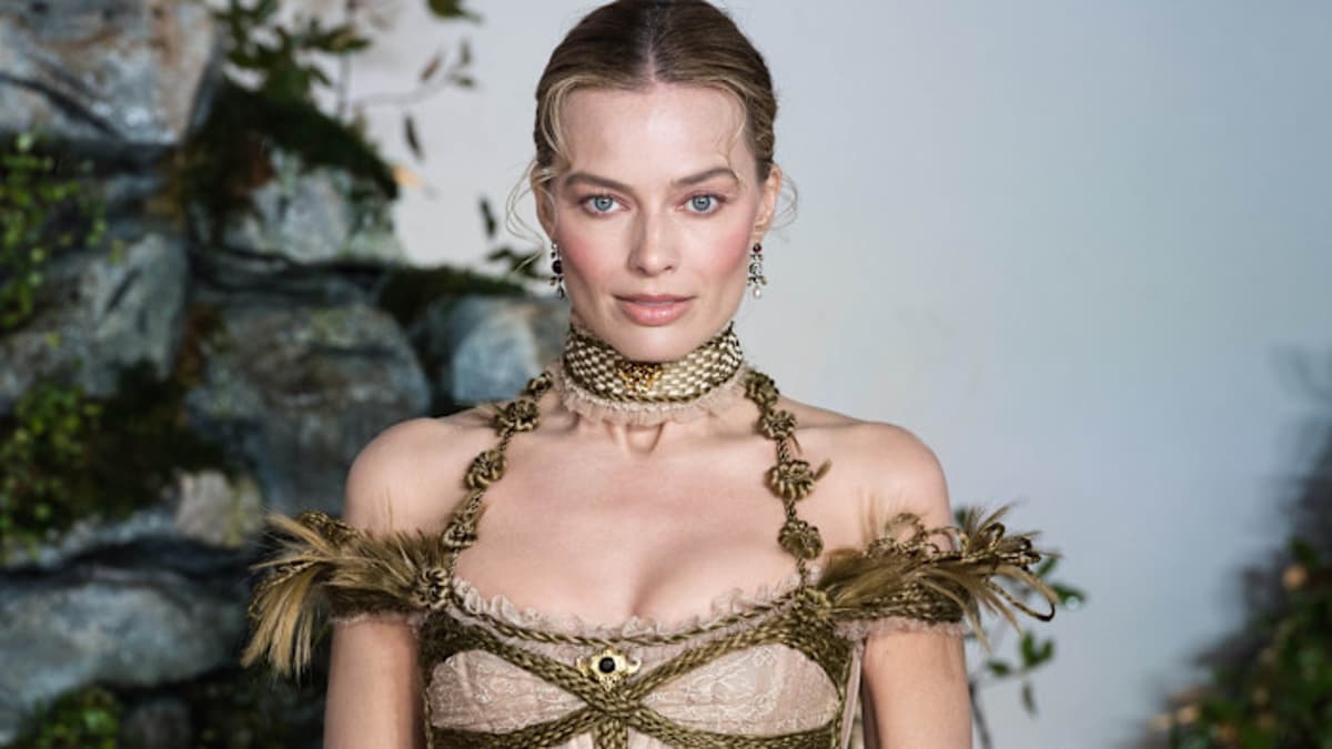 Vintage Jewellery Sellers Seek Red Carpet Exposure