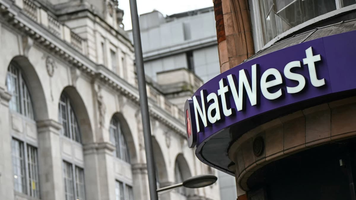 NatWest Profits Rise 25% as Bank Strikes Biggest Deal in Decades