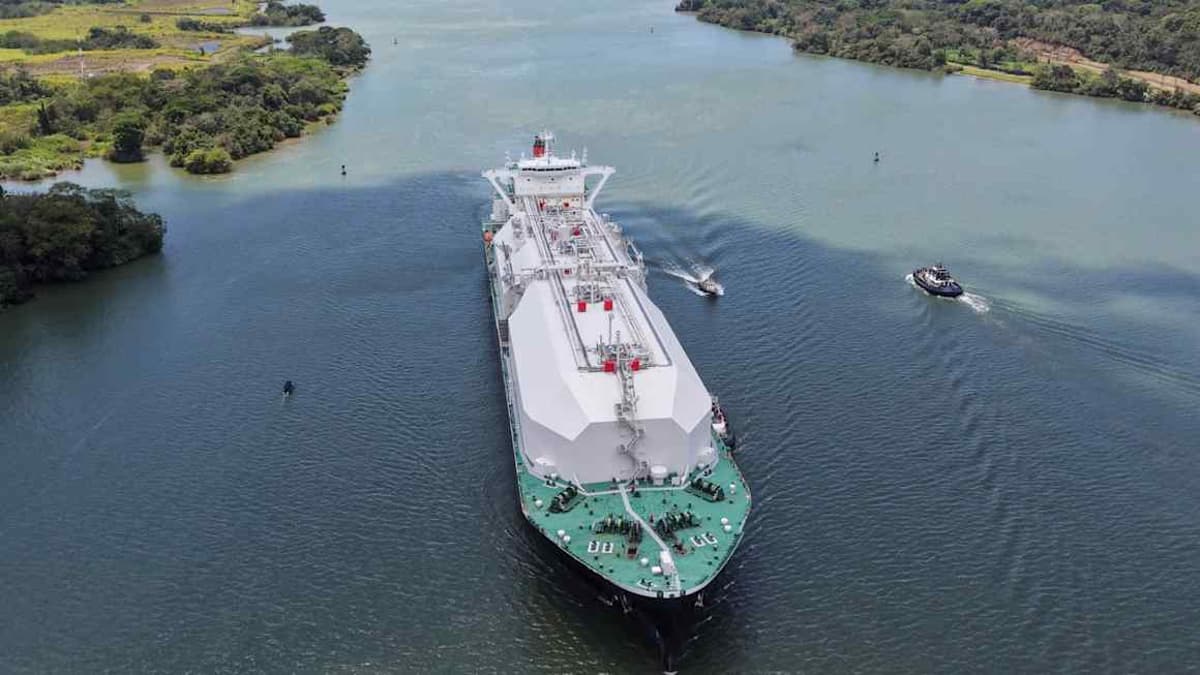 Iran War Boosts Panama Canal’s Revenues by up to 15%