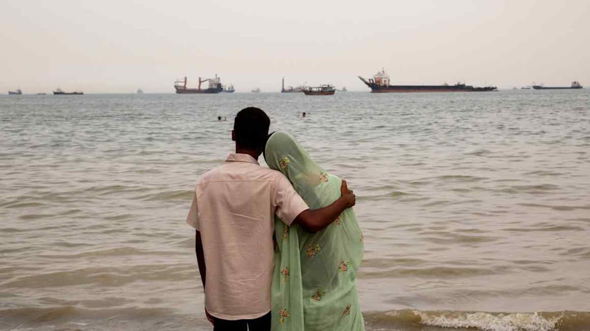 Escape From Hormuz: The Oil Tankers Running the Iranian Gauntlet