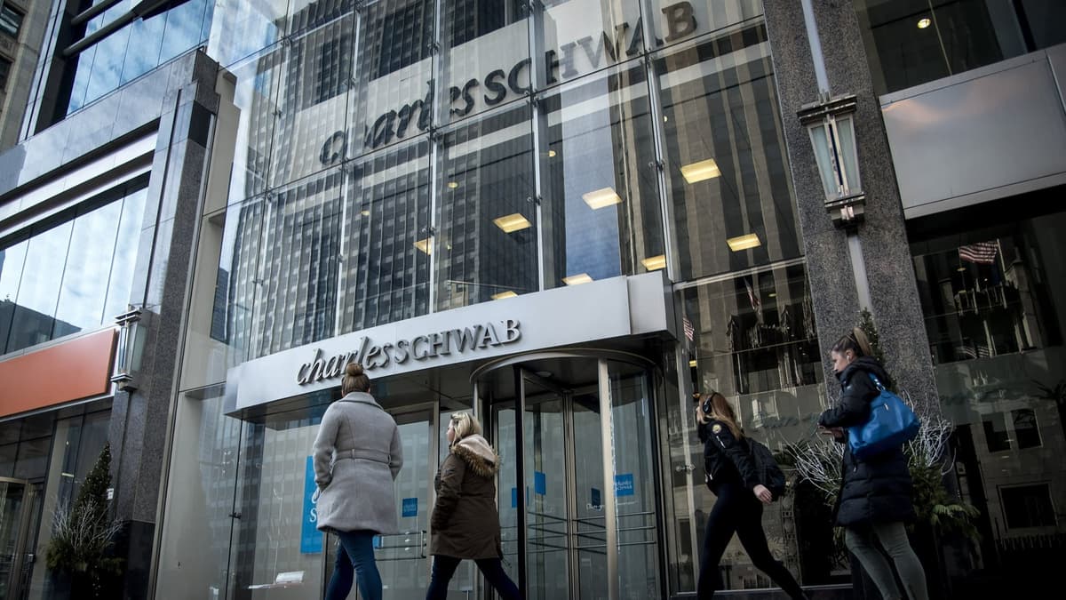 US Brokerage Shares Slide in Latest Sell-Off Driven by New AI Tool