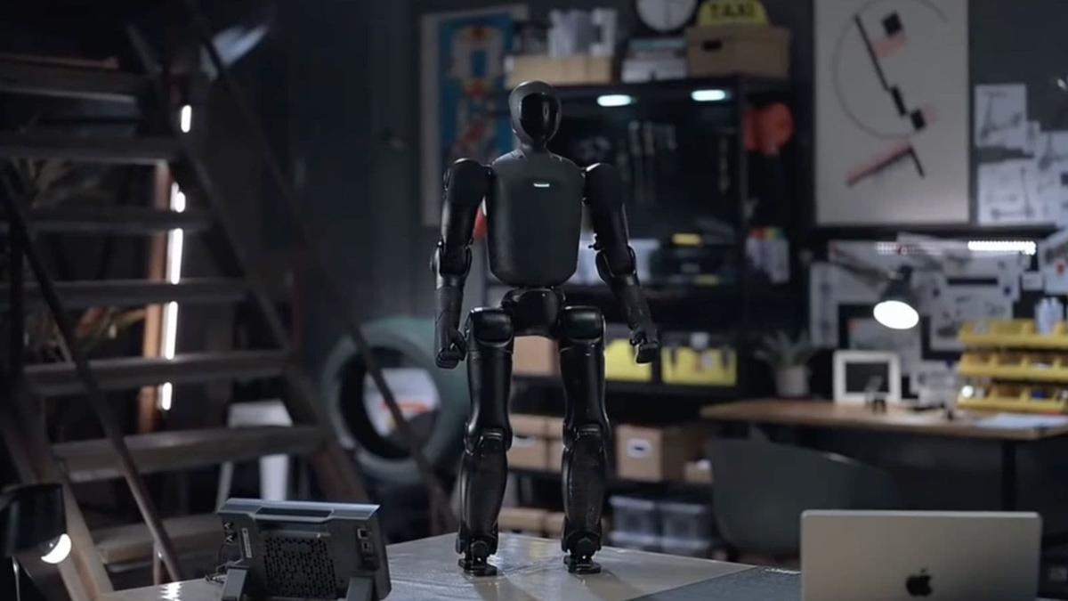 This Tiny Humanoid Robot Is Designed to Go Wherever You Go