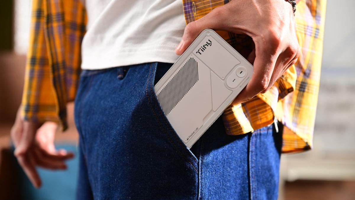 This US Startup Claims to Fit a 120-Billion-Parameter AI Model Into Your Pocket