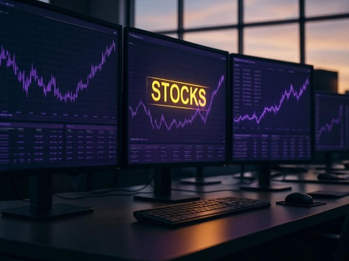 The Broader US Stocks Indice Are Lower. What Are the Technicals Telling Traders?