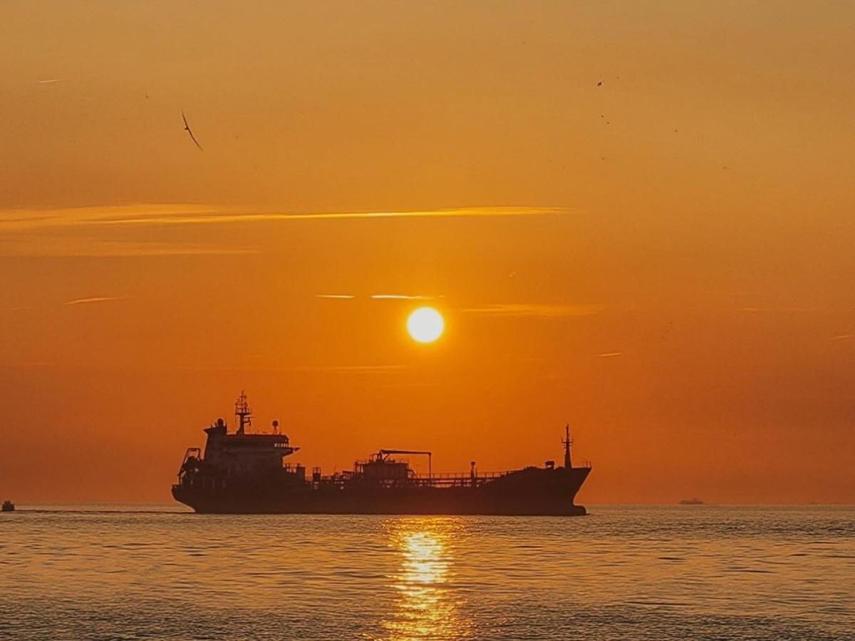 WTI Crude Rises More than $4 and the Bond Market Is Noticing