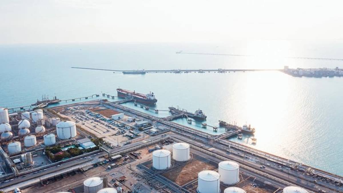 China Oil Imports Collapse; Down 29%