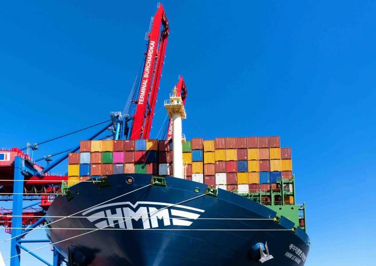 Fire Breaks Out on HMM Vessel in Strait of Hormuz