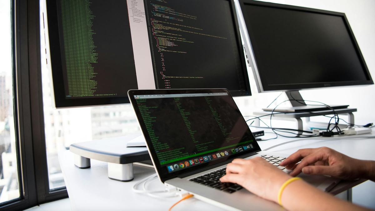 10 Problems AI Can Help Fashion Solve