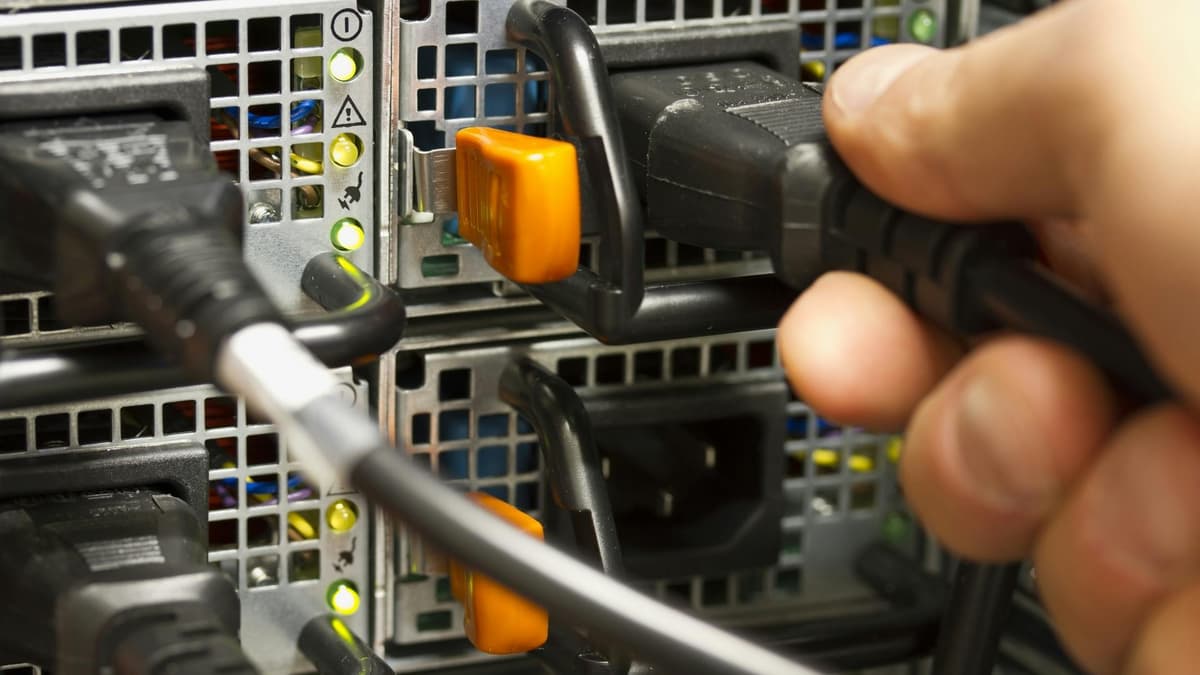 Digital Signal Controllers Zero in on AI Data Center Power Supplies