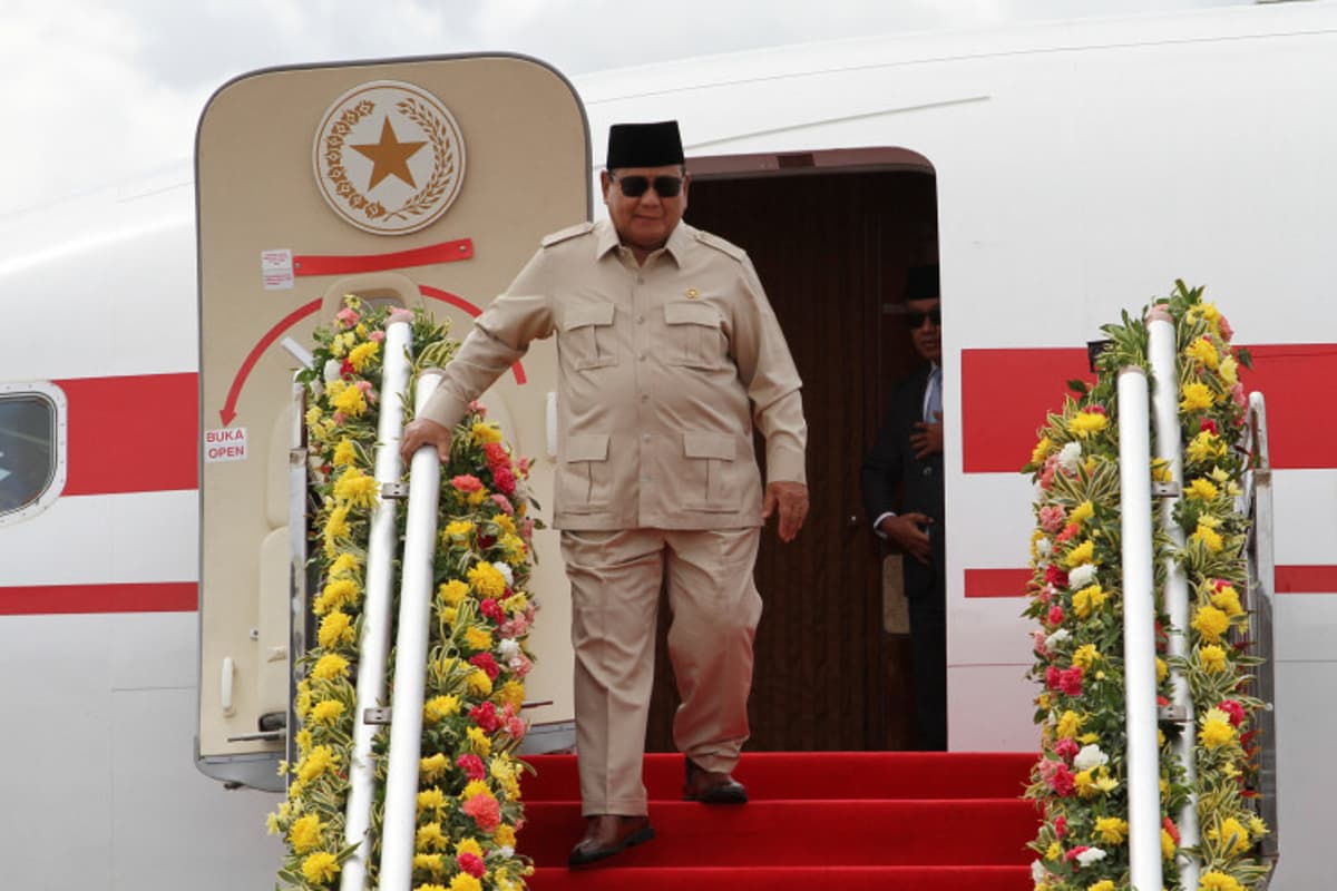 Prabowo Urges ASEAN to Fast-Track Renewable Energy, Borneo Power Grid