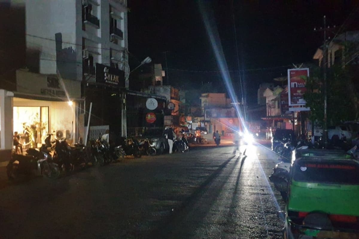 Four Died, Economic Losses Mount After Sumatra Blackout