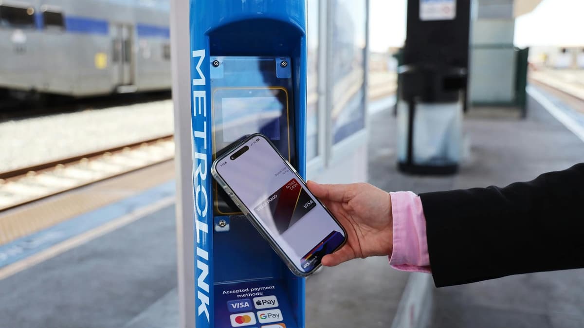Metrolink Launches Six-Month Contactless Payment Pilot on San Bernardino Line, Arrow Service