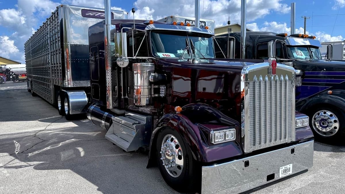 Purple Power: Iowa-Based Livestock Hauler's 2026 W900