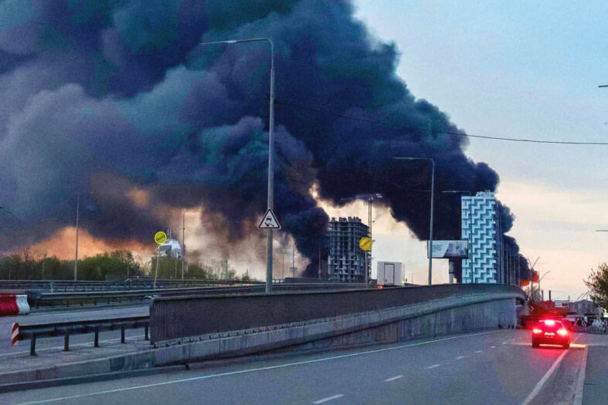 Russian Strikes Kill 16 in Ukraine