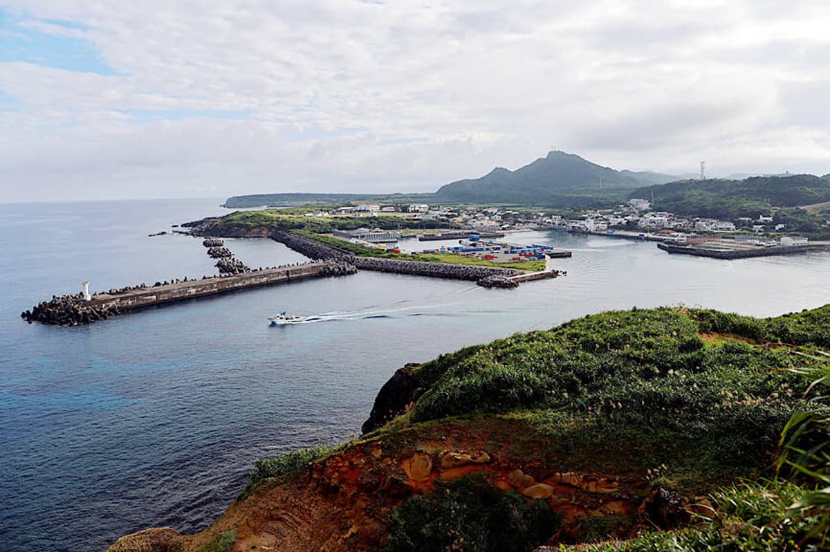 Chinese PLA Navy Brushes Past Two Okinawa Islands