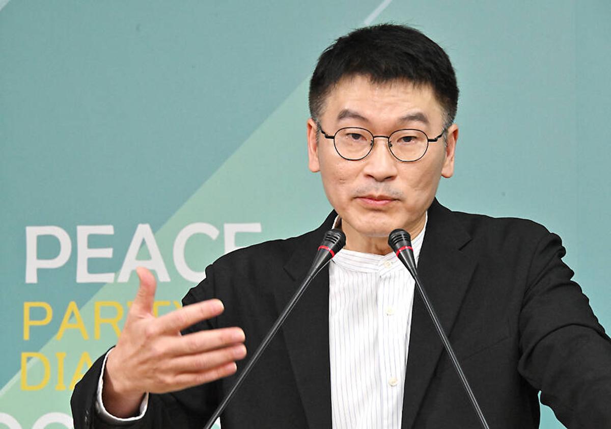 China Policy Sparks Dilemma