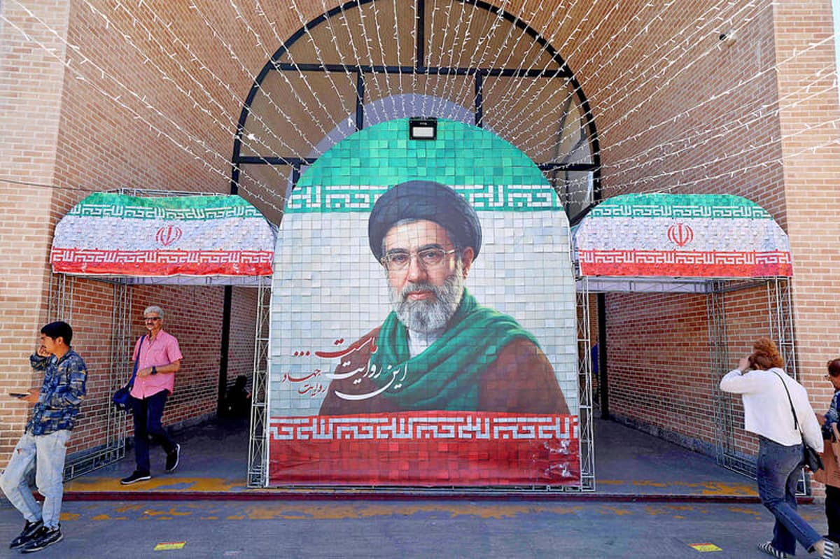 US Attacks Iran Tankers as Deal Hangs in Balance