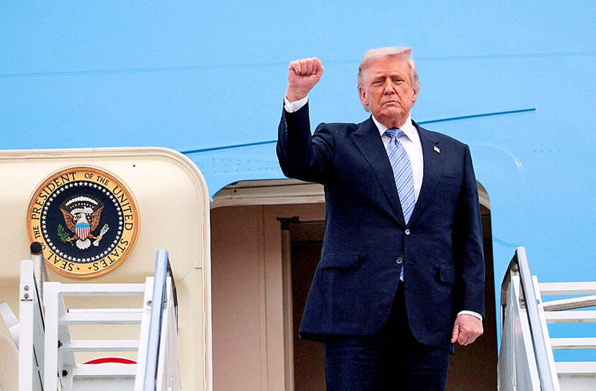 Trump Weighs Taiwan Arms Package