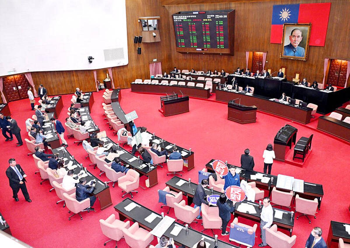 Legislature Okays NT$8.8bn Arms Fund