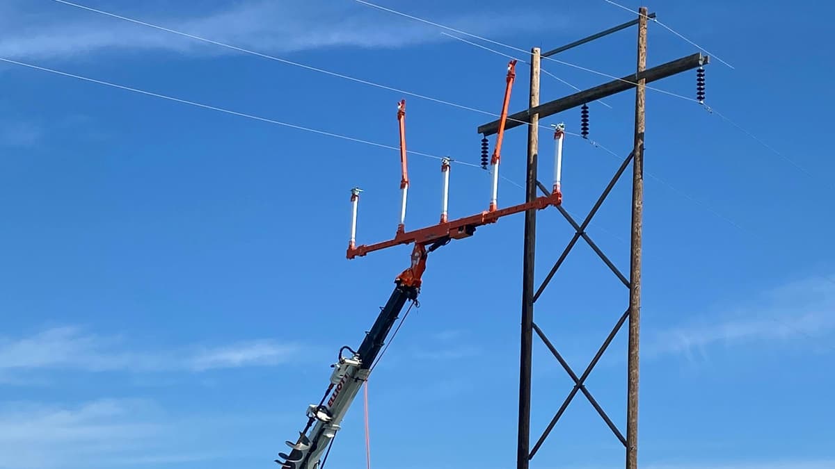 Tri-State Expedites Energized Line Rebuild