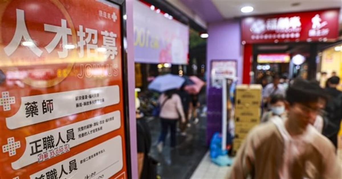 Newly Employed Graduates Earn NT$39,000 on Average in 2025: Ministry