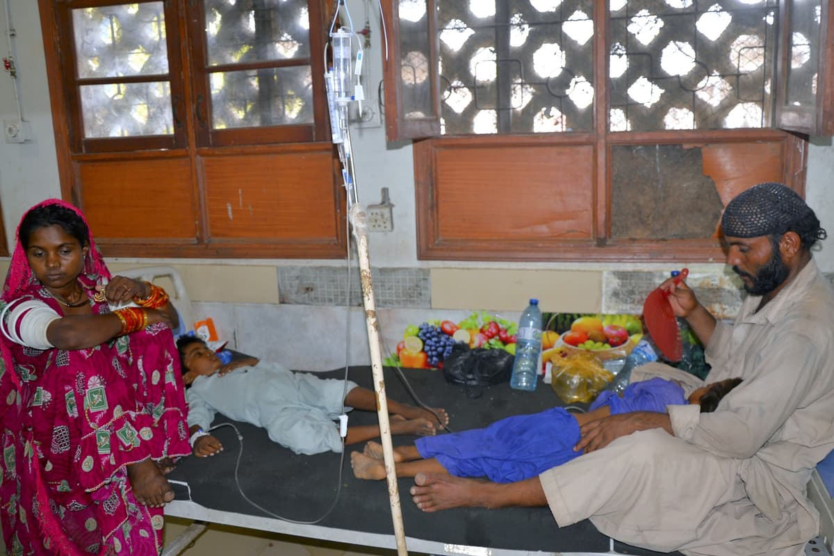 In Pakistan’s Deadly Heat, Low-Cost Cooling Tools Offer a Lifeline for Pregnant Women