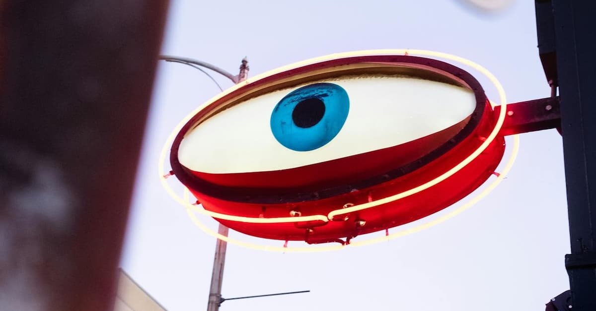 Nailing Omniscient POV: 5 Guidelines to Captivate (Not Confuse) Readers