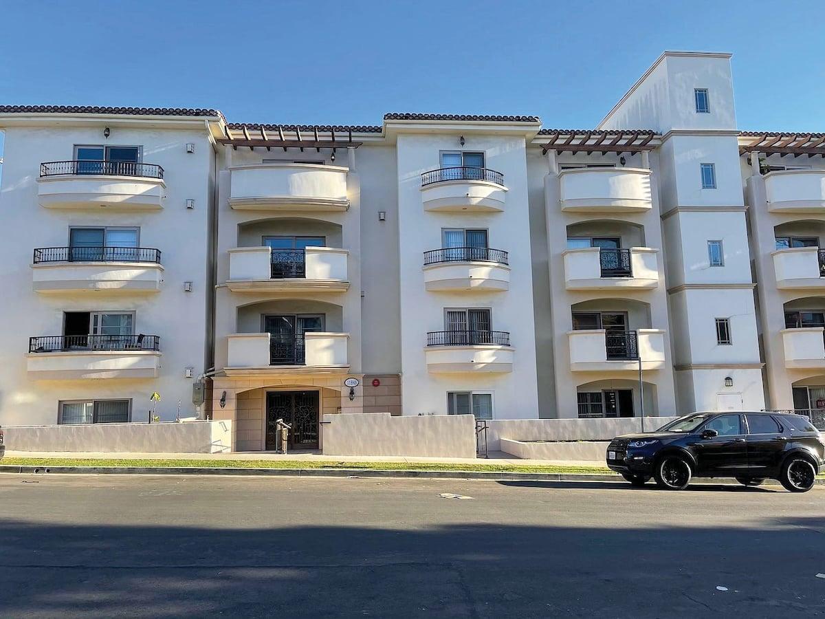 Brentwood Apartments Are Sold
