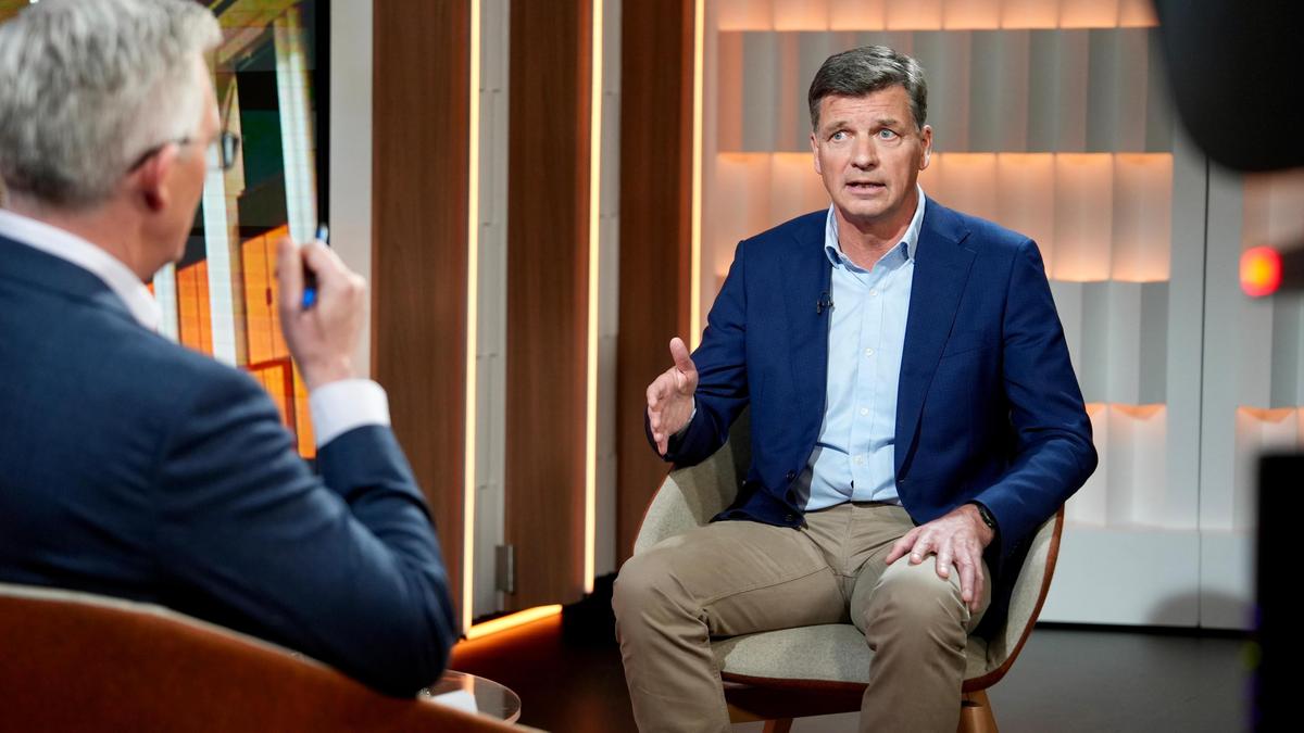 Taylor Avoids Backing ASIO Amid Questions on ISIS-Linked Families