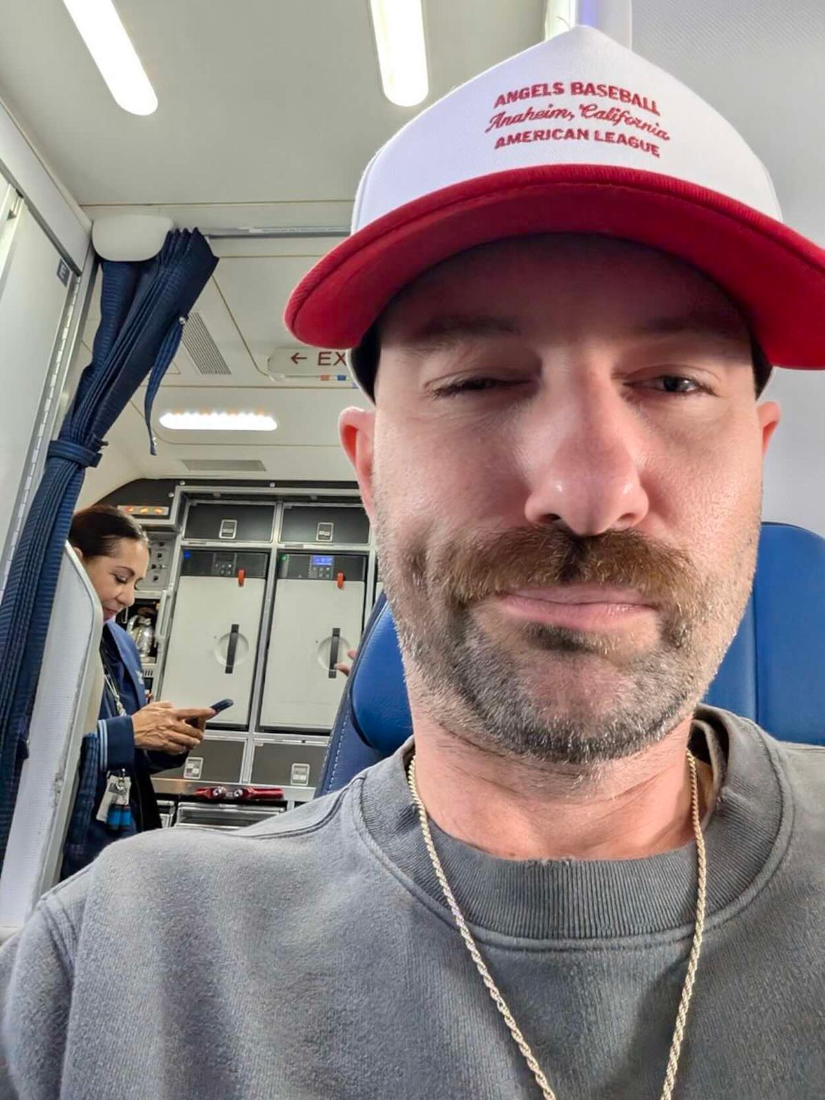 United Flight Attendant Gave A Passenger “The Hand” And Boarding Pay Won’t Fix It