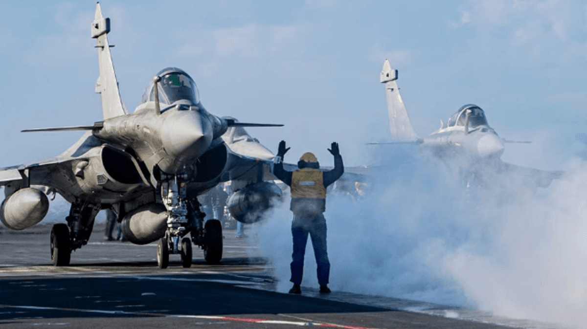 French Carrier Charles De Gaulle Safely Transits Strait of Bab El Mandeb