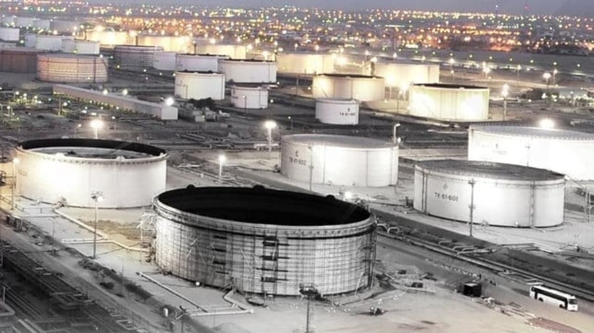 Kuwait Confirms Oil Output Slowdown as Storage Fills Up