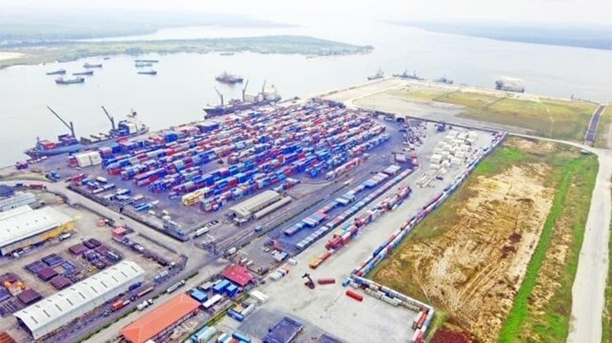 Nigerian Ports Blocked by Collision Between Maersk Feeder and Small Tanker