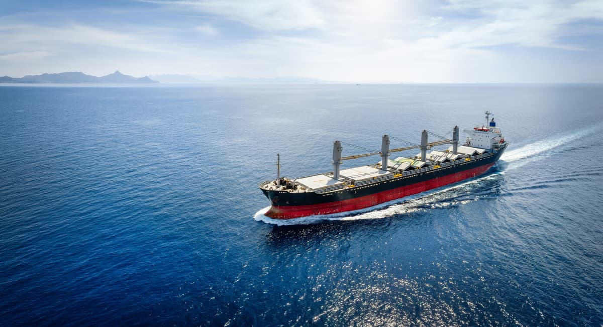 Bulker Evades Suspicious Approach South of Yemen