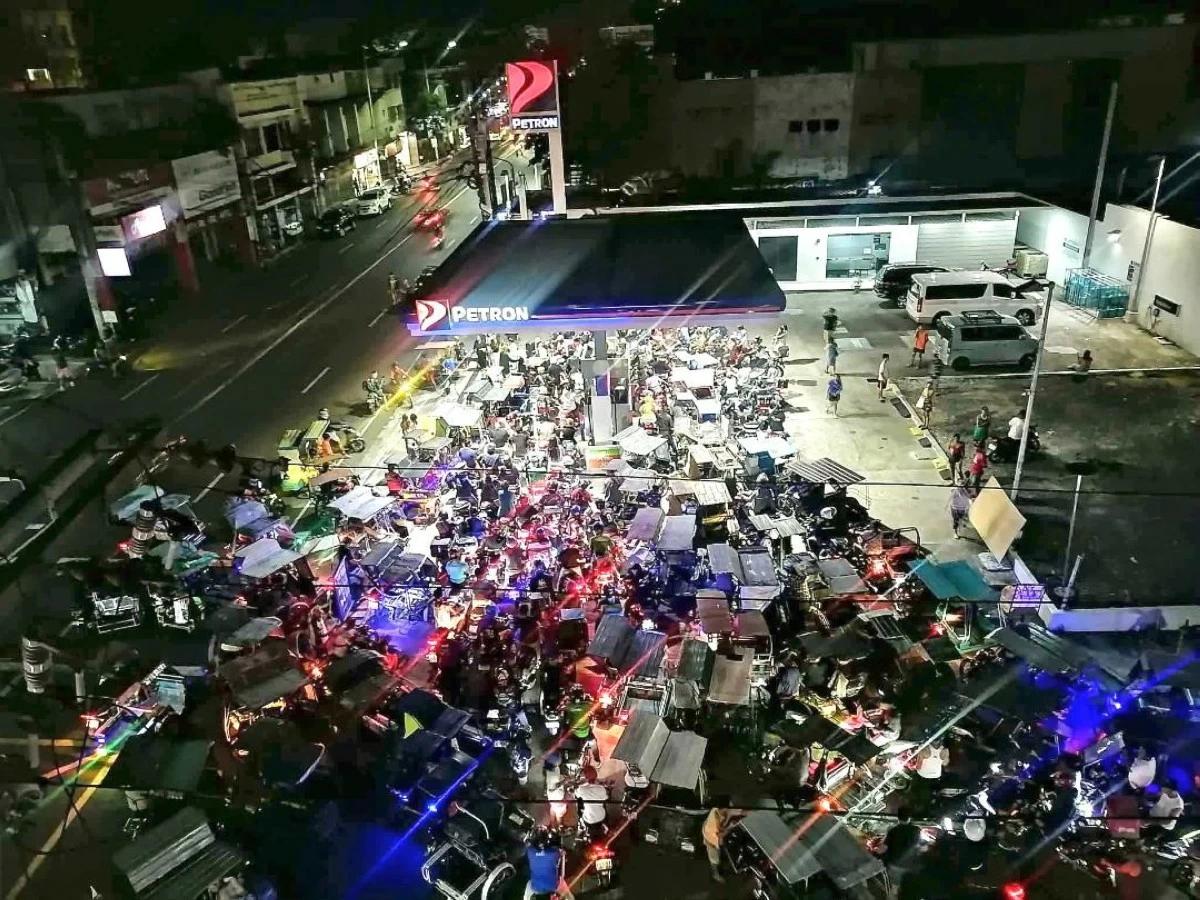 Couple Provides Free Fuel to 500 Drivers in Bacolod