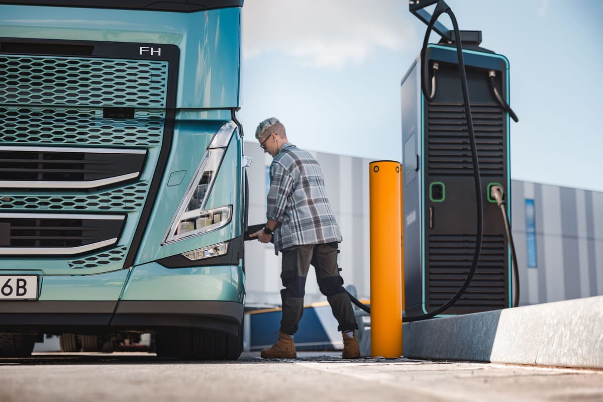 Volvo Trucks Unveils 700km-Range Electric Long-Haul Truck