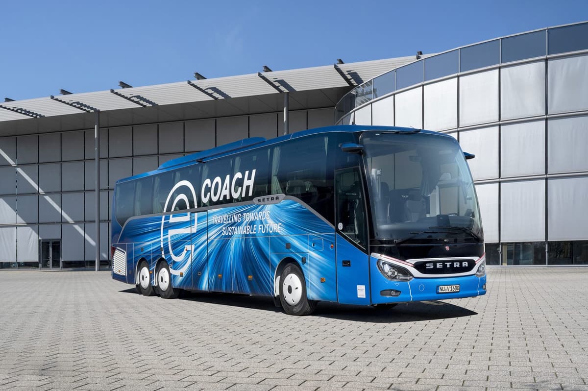 Daimler Buses Backs Charging Services with €200m