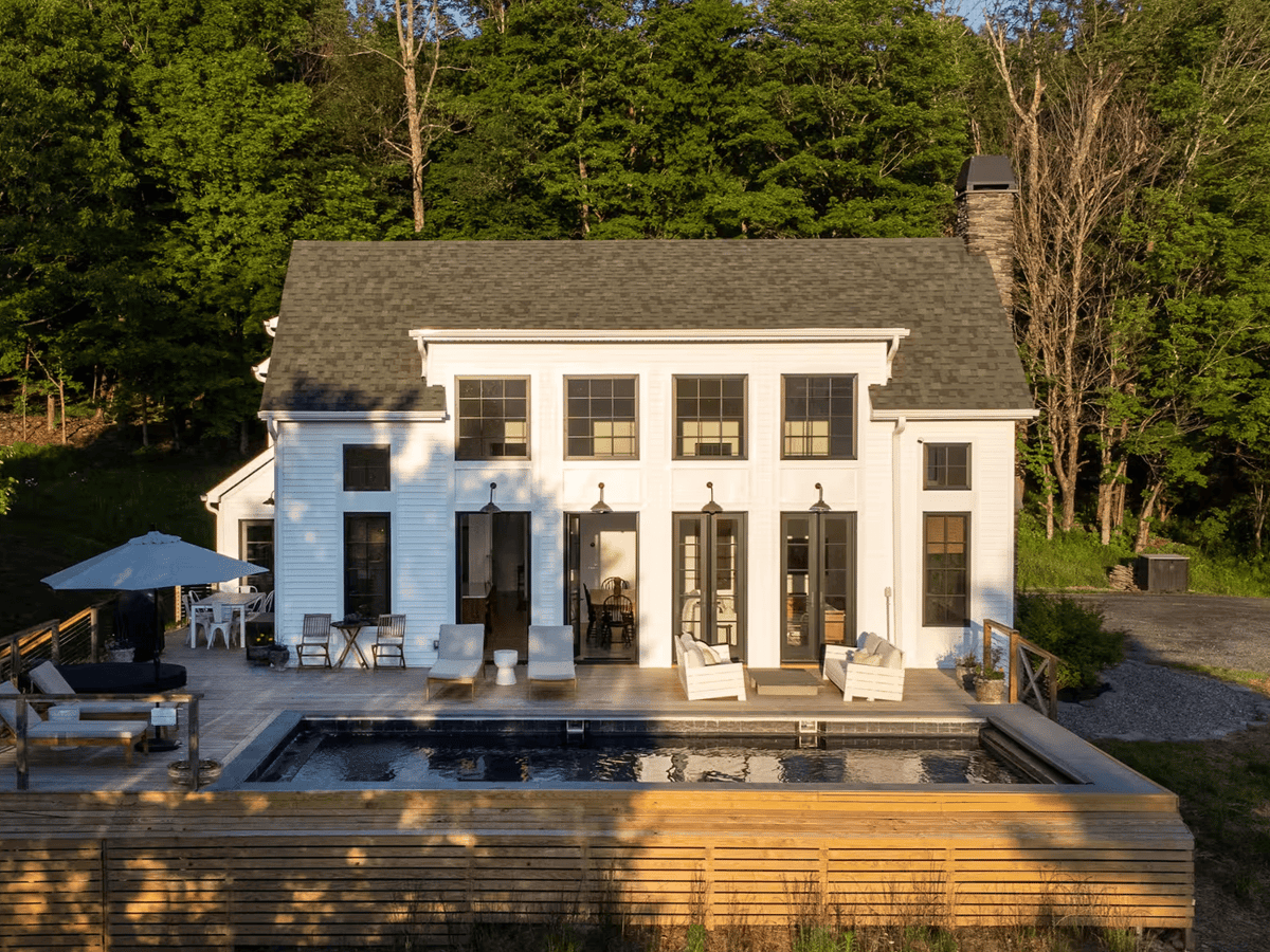 11 Summer-Friendly Airbnbs Near NYC, With Access to Pools, Lakes, and Beaches