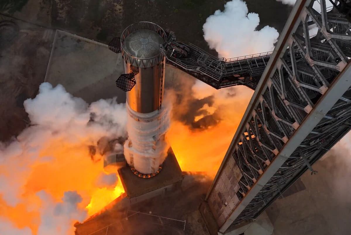 SpaceX V3 Booster Has a Full Static Fire And Is On Track for a May 15 Launch