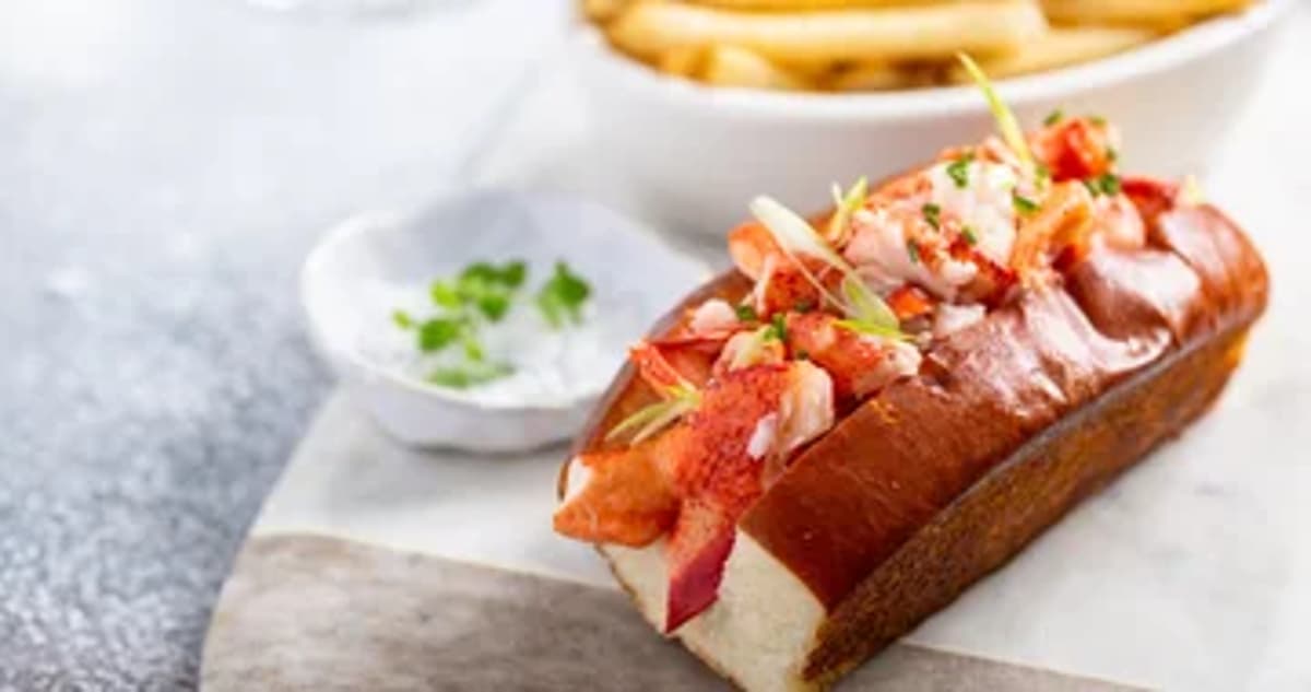 Mason's Famous Lobster Rolls Intros Food Truck