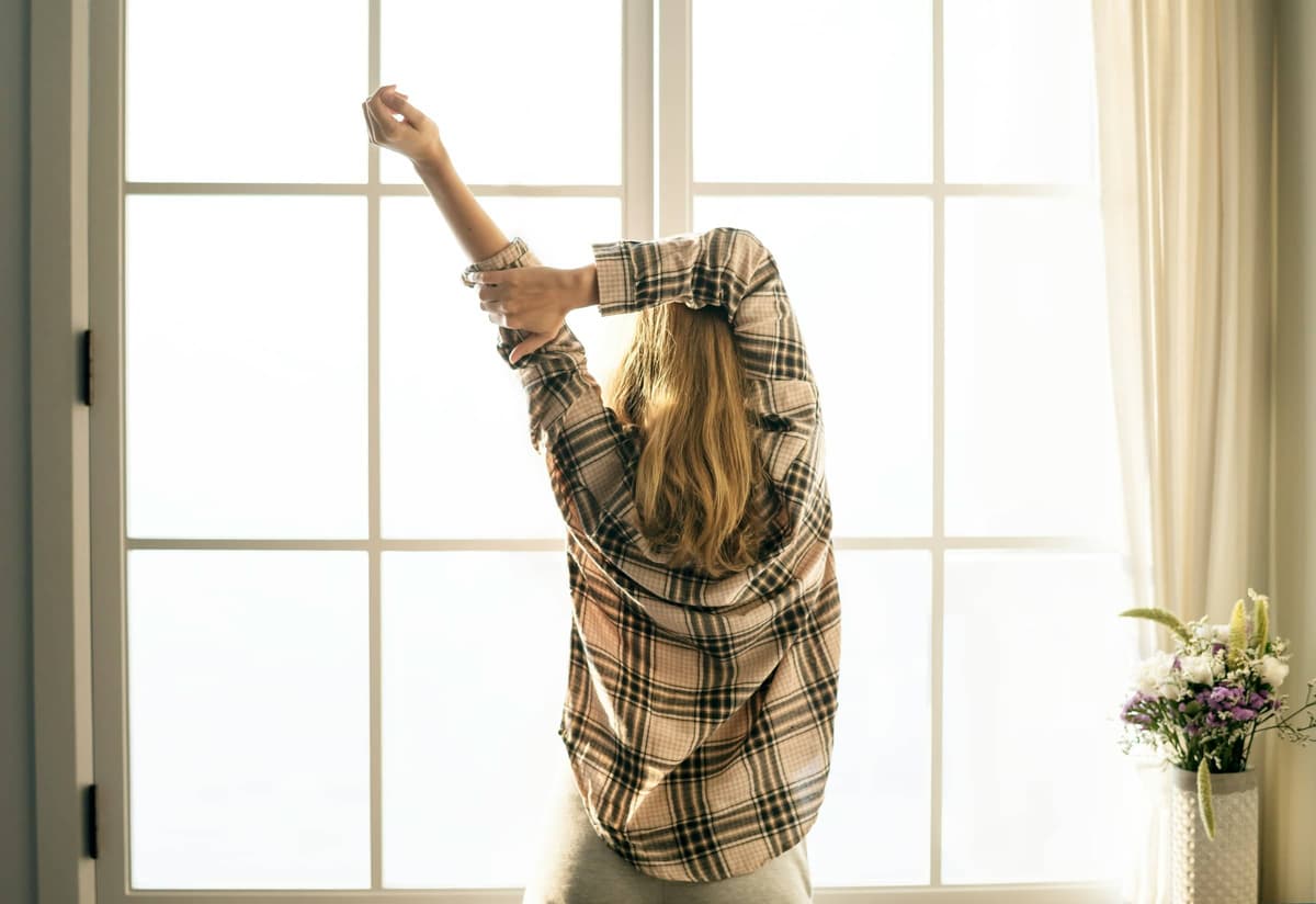 5-Minute Morning Habits That Set a Minimalist Tone for the Day