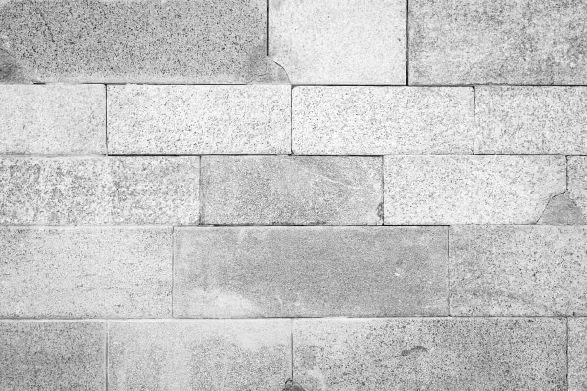 How to Make Large Walls with Stackable Concrete Blocks