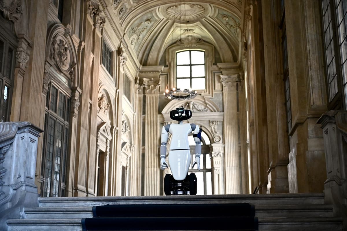 The Newest Docent at This Historic Italian Palace Is a Robot