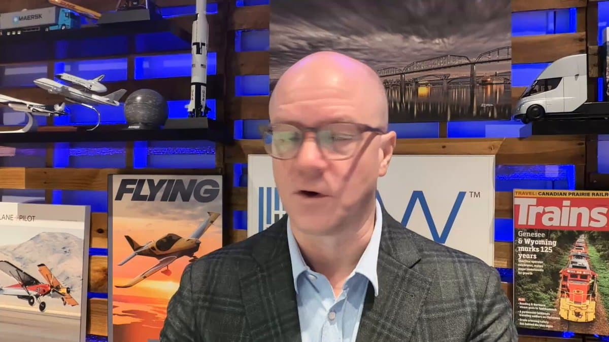 Flatbed Trucking Booms as Manufacturing and Data Centers Surge