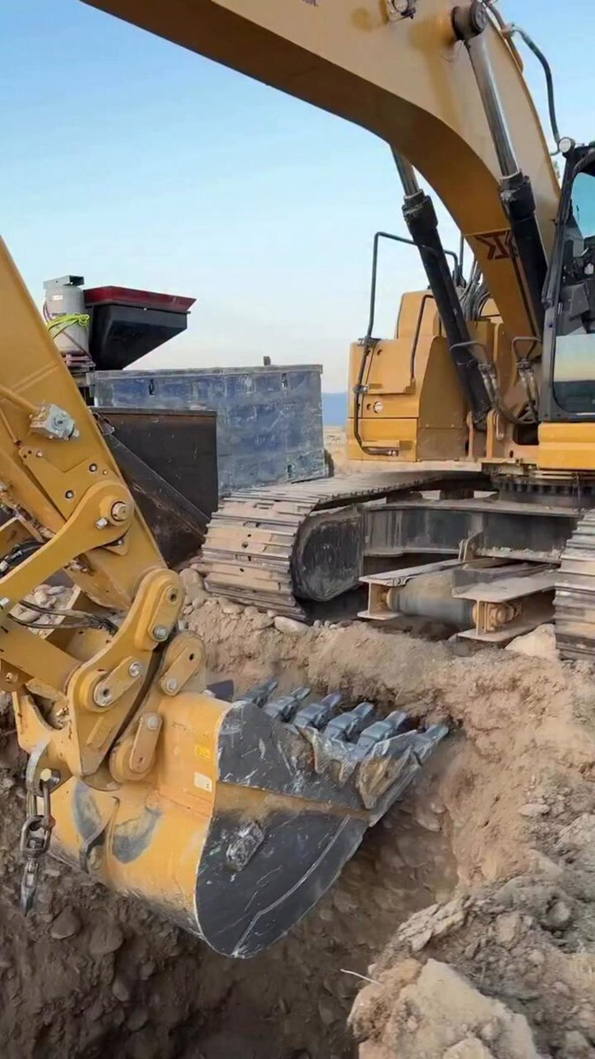 Under‑Excavator Bedding Feeder Cuts Pipe‑Crew Time