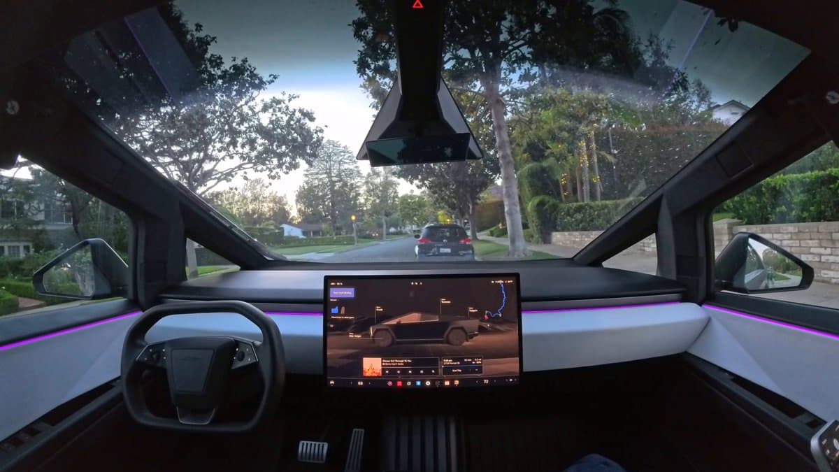 Tesla's 14.3.2 Self‑Drive Conquers Hollywood Hills